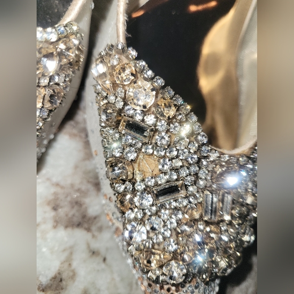 Badgley Mischka Glittering Silver Heels - Picture 9 of 16